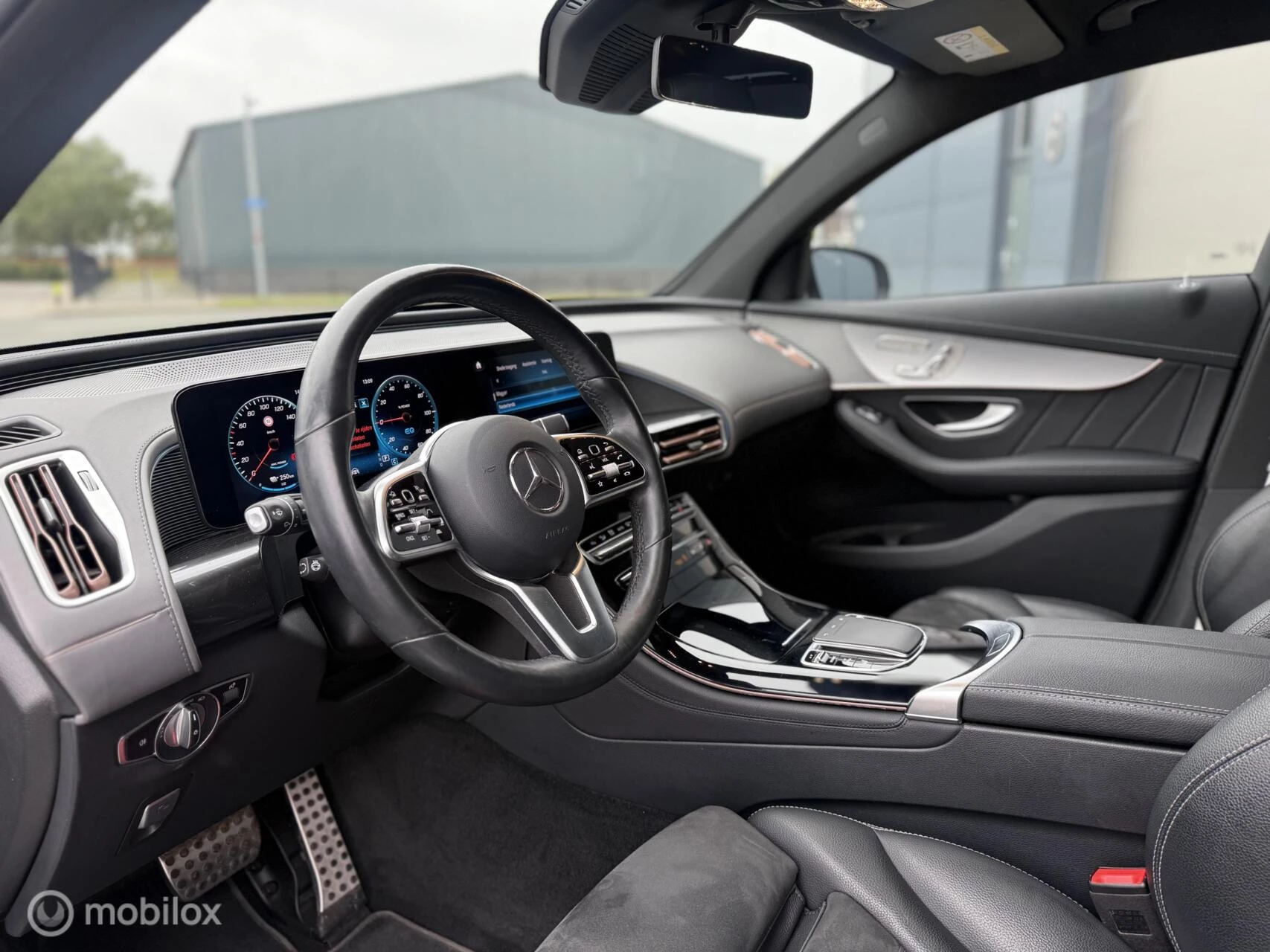 Hoofdafbeelding Mercedes-Benz EQC