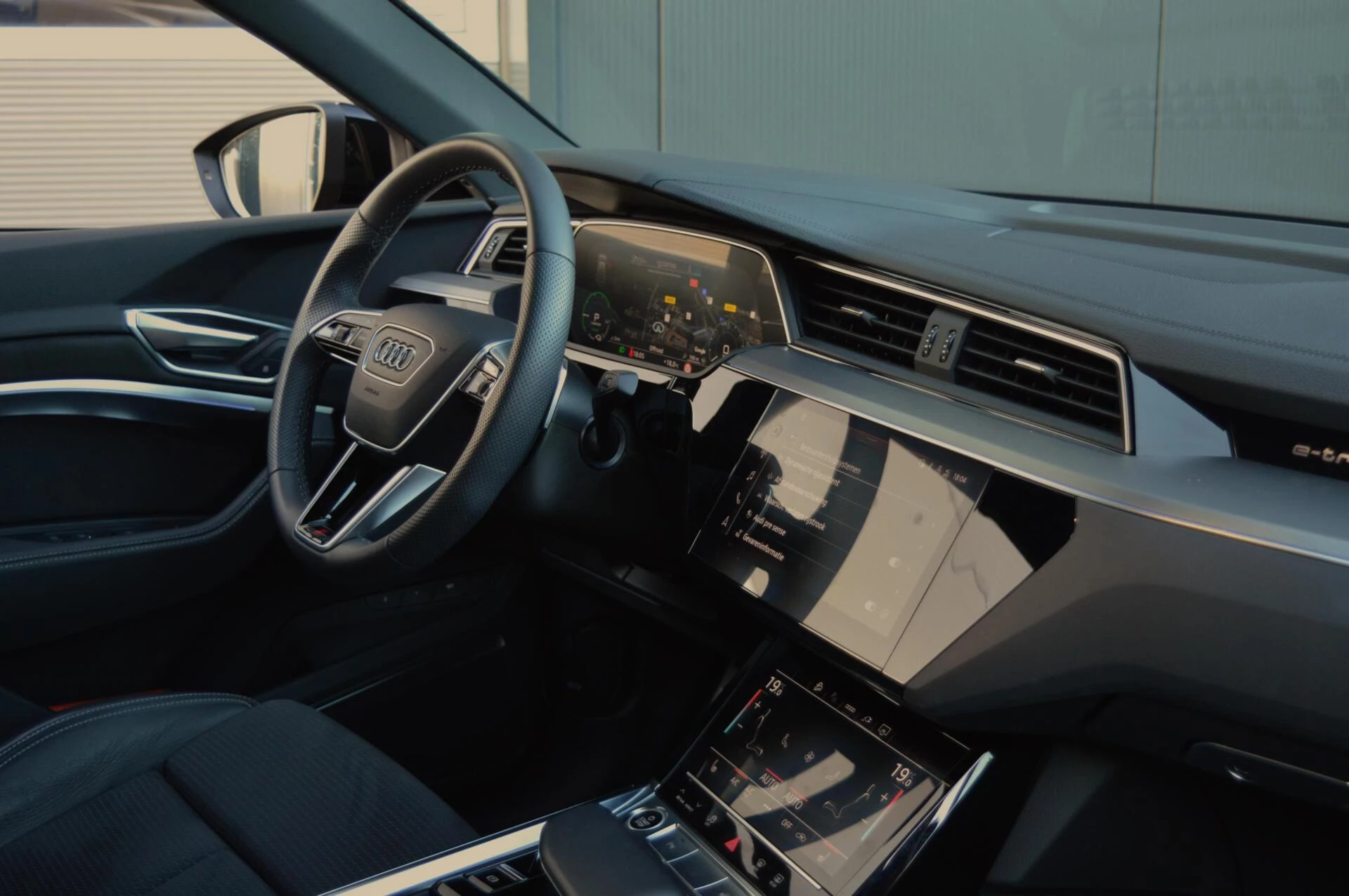Hoofdafbeelding Audi e-tron