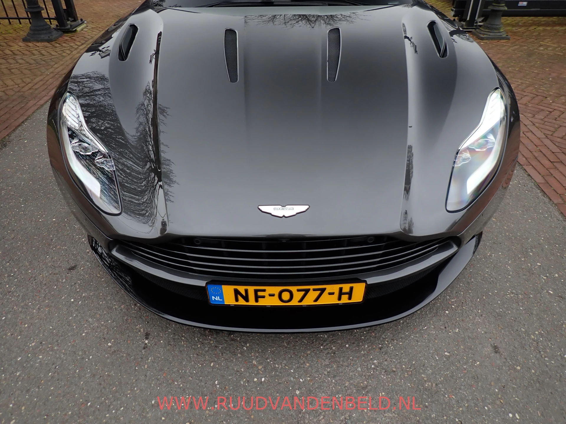 Hoofdafbeelding Aston Martin DB11