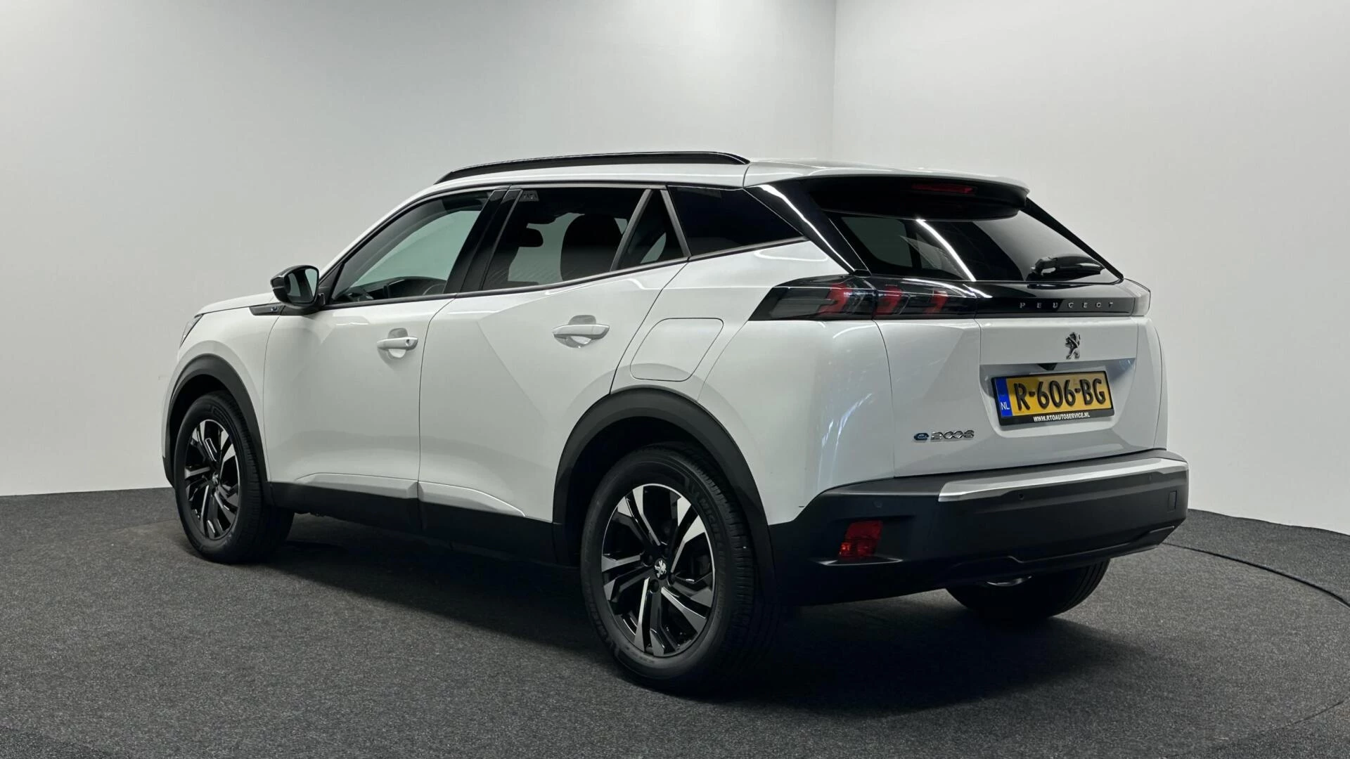 Hoofdafbeelding Peugeot e-2008