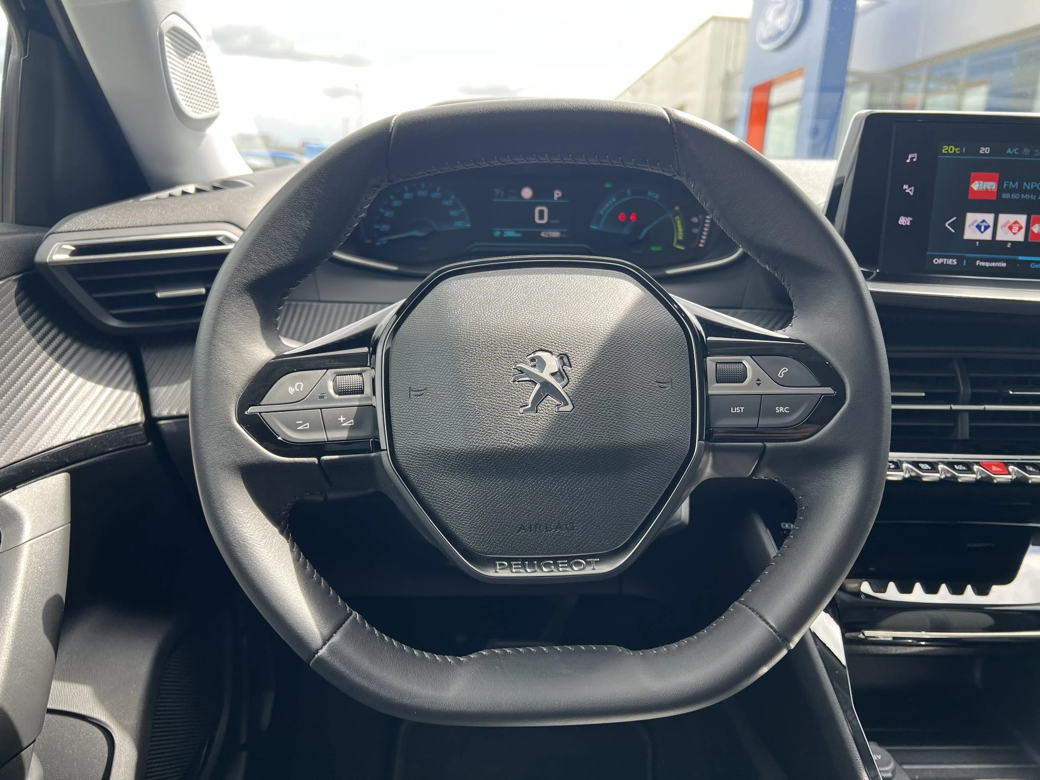 Hoofdafbeelding Peugeot e-2008