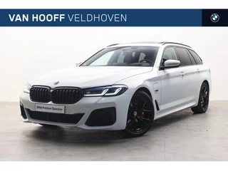 BMW 5 Serie Touring 530e High Executive M Sport Automaat / Panoramadak / Trekhaak / Sportstoelen / Laserlight / Head-Up / Comfort Access / Parking Assistant Plus / Stoelverwarming