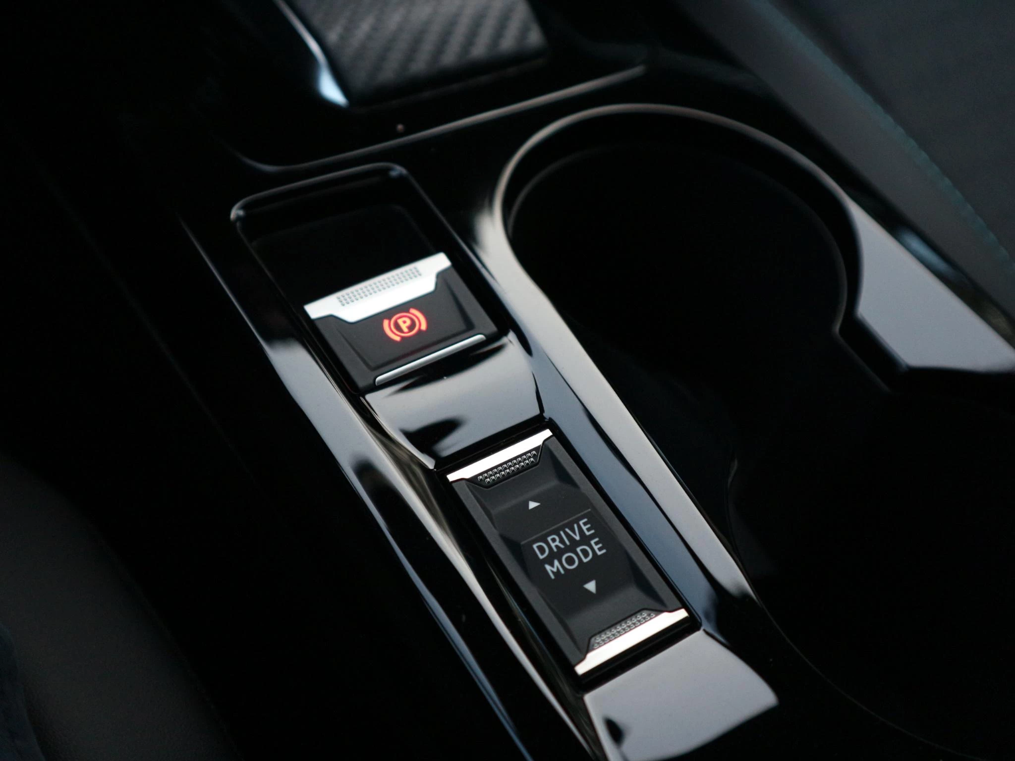 Hoofdafbeelding Peugeot e-2008