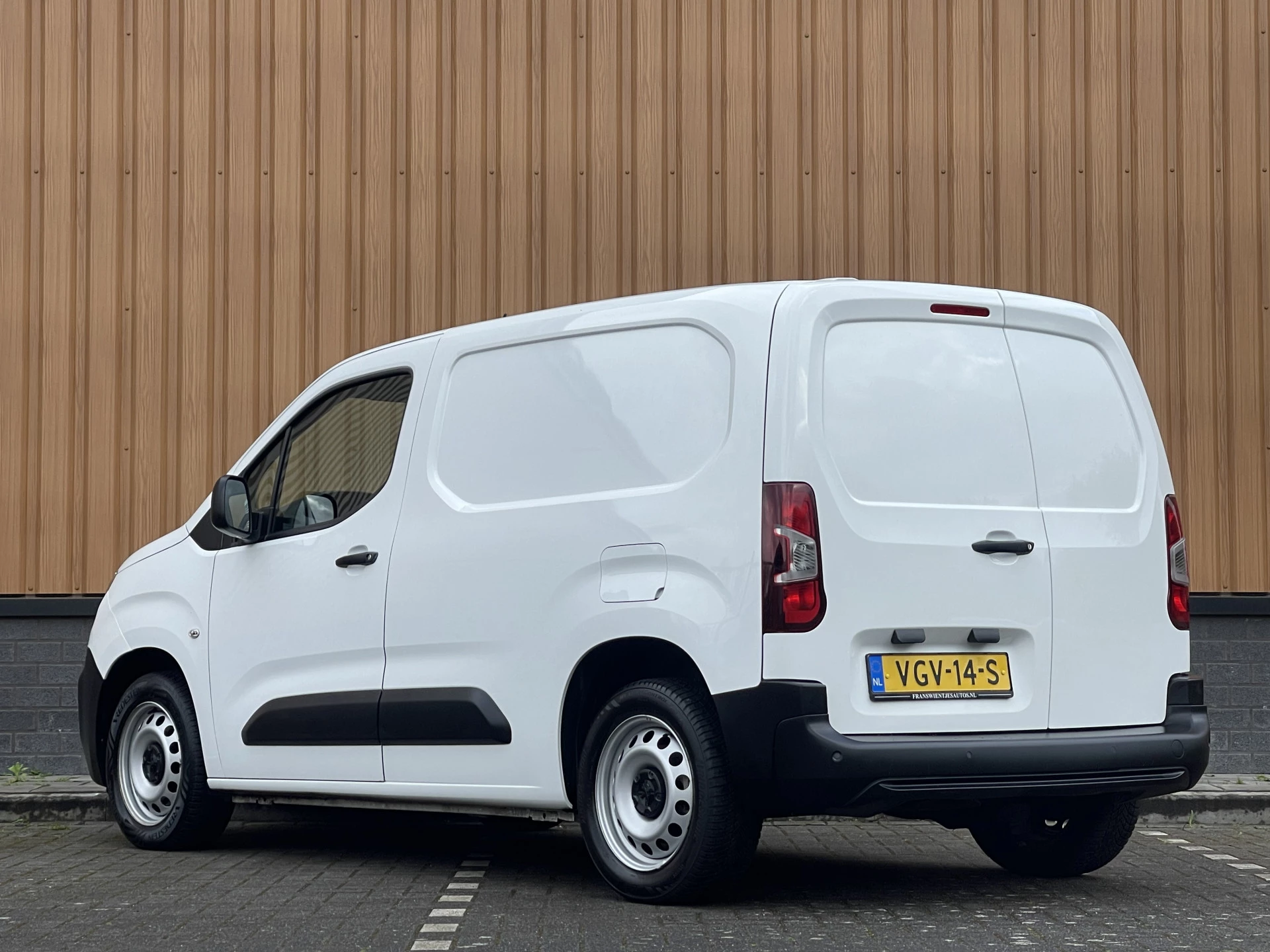 Hoofdafbeelding Peugeot Partner