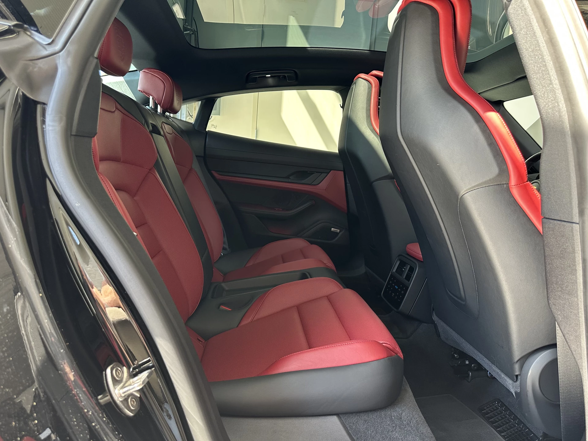 Hoofdafbeelding Porsche Taycan