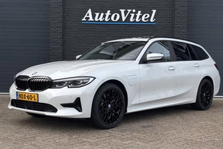BMW 3 Serie Touring 330e | Panodak | Live Cockpit Pro | Sportstoelen | Adaptive Cruise | 19" Breedset