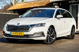 Skoda Octavia Combi 1.4 TSI iV PHEV Edition Plus SOH 95% I BTW I Panoramadak I Leder I Trekhaak I Adaptieve Cruise I Led