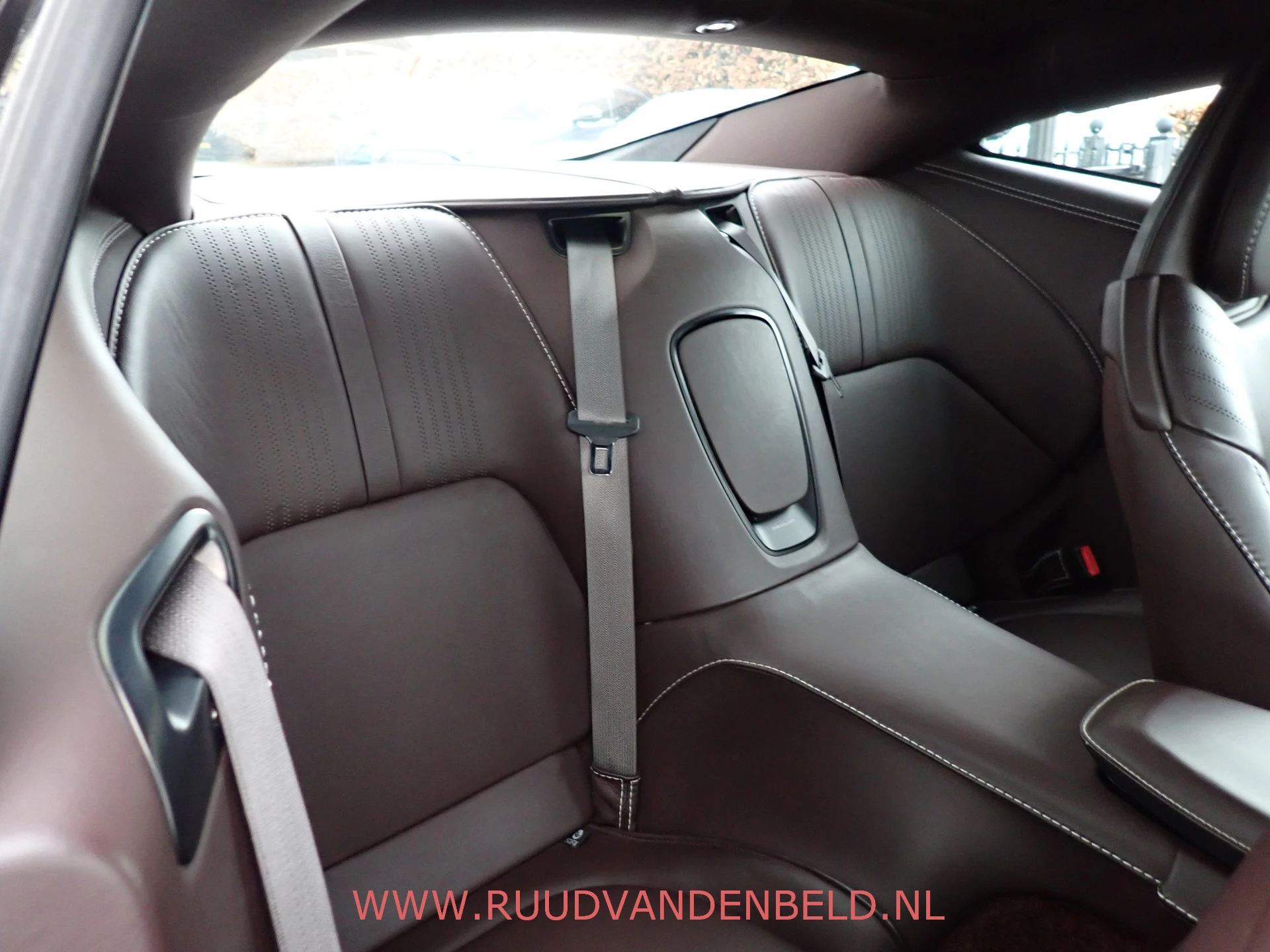 Hoofdafbeelding Aston Martin DB11