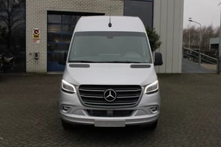 Mercedes-Benz Sprinter 319 CDI L2H2 RWD 3500 kg trekhaak, LED, MBUX 10.25 met parkeer pakket en camera, Bumpers in kleur