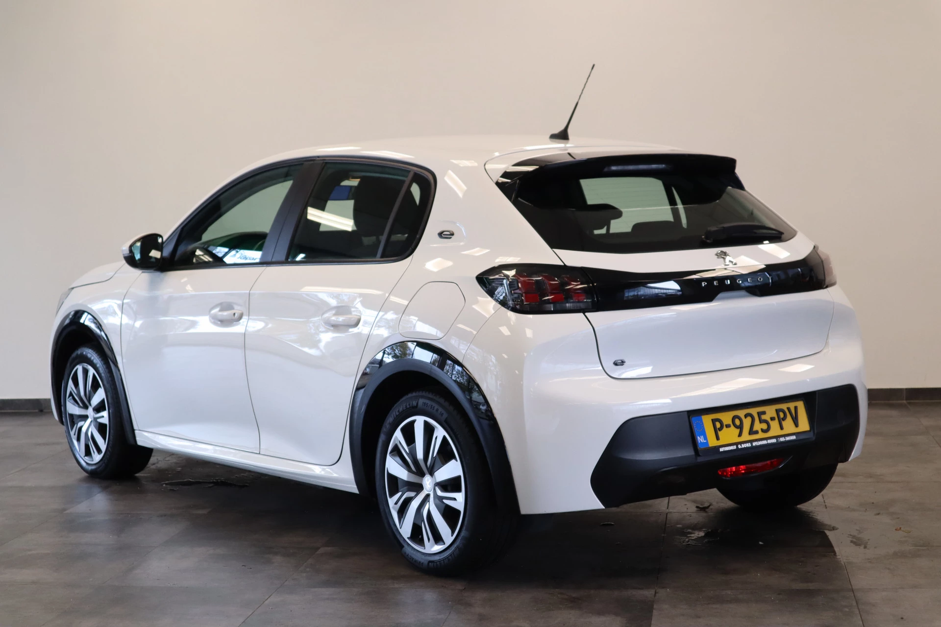 Hoofdafbeelding Peugeot e-208