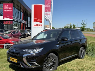 Mitsubishi Outlander BWJ 2020 2.4 135 PK PHEV S-Edition AUTOMAAT / APPLE CAPLAY / ANDROID AUTO / CLIMA / ADAPTIVE CRUISE / STOELVERW. / STUURVERW. / ELEKTRISCHE STOELEN / ELEKTRISCHE ACHTERKLEP / CAMERA / LEDER / PANORAMADAK / PDC / LMV