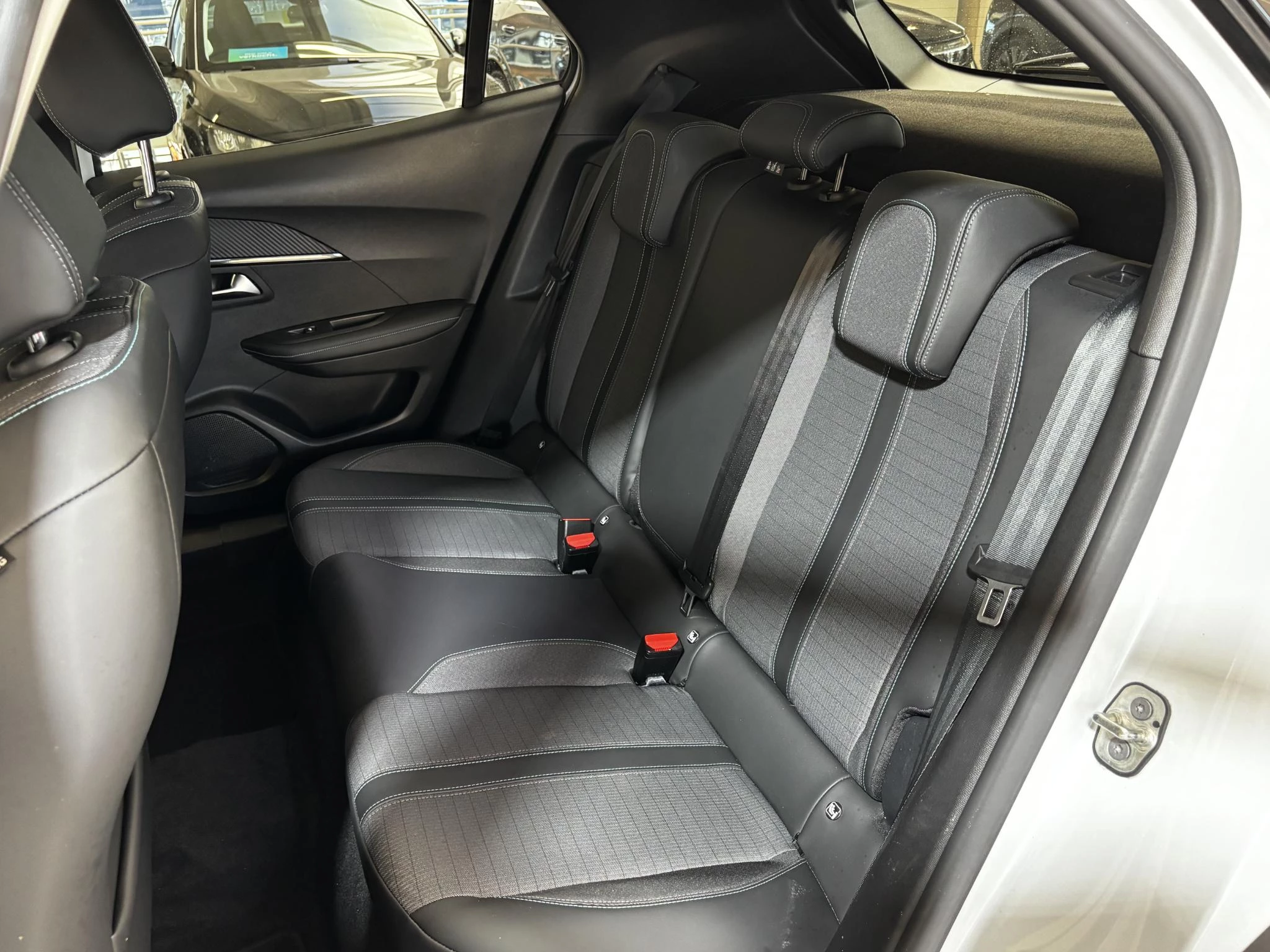 Hoofdafbeelding Peugeot e-2008