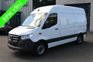 Hoofdafbeelding Mercedes-Benz Sprinter Mercedes-Benz Sprinter 319 CDI 3.0 V6 L2H2 3500 kg Trekhaak, Geveerde stoelen, MBUX navigatie en camera