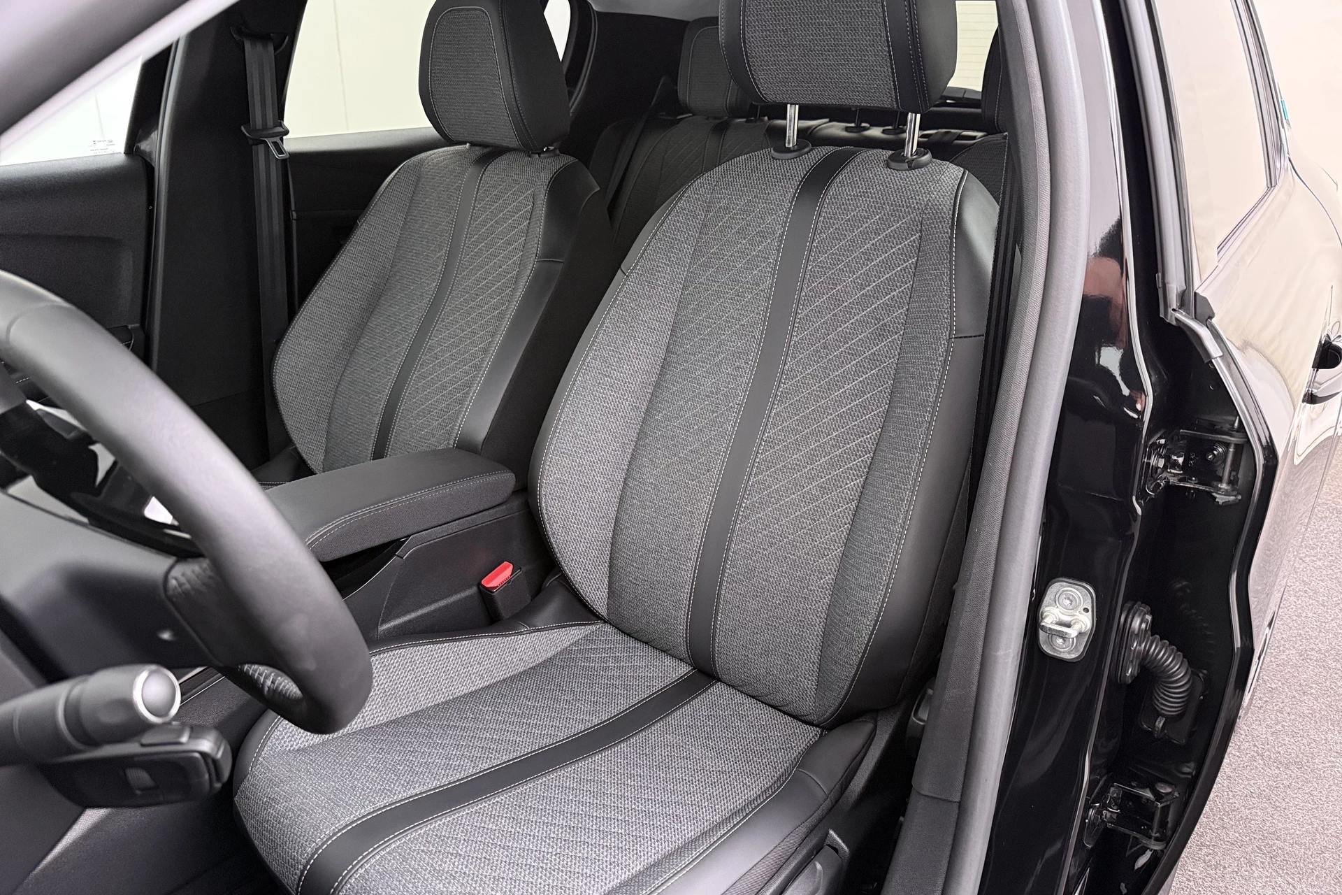 Hoofdafbeelding Peugeot e-208
