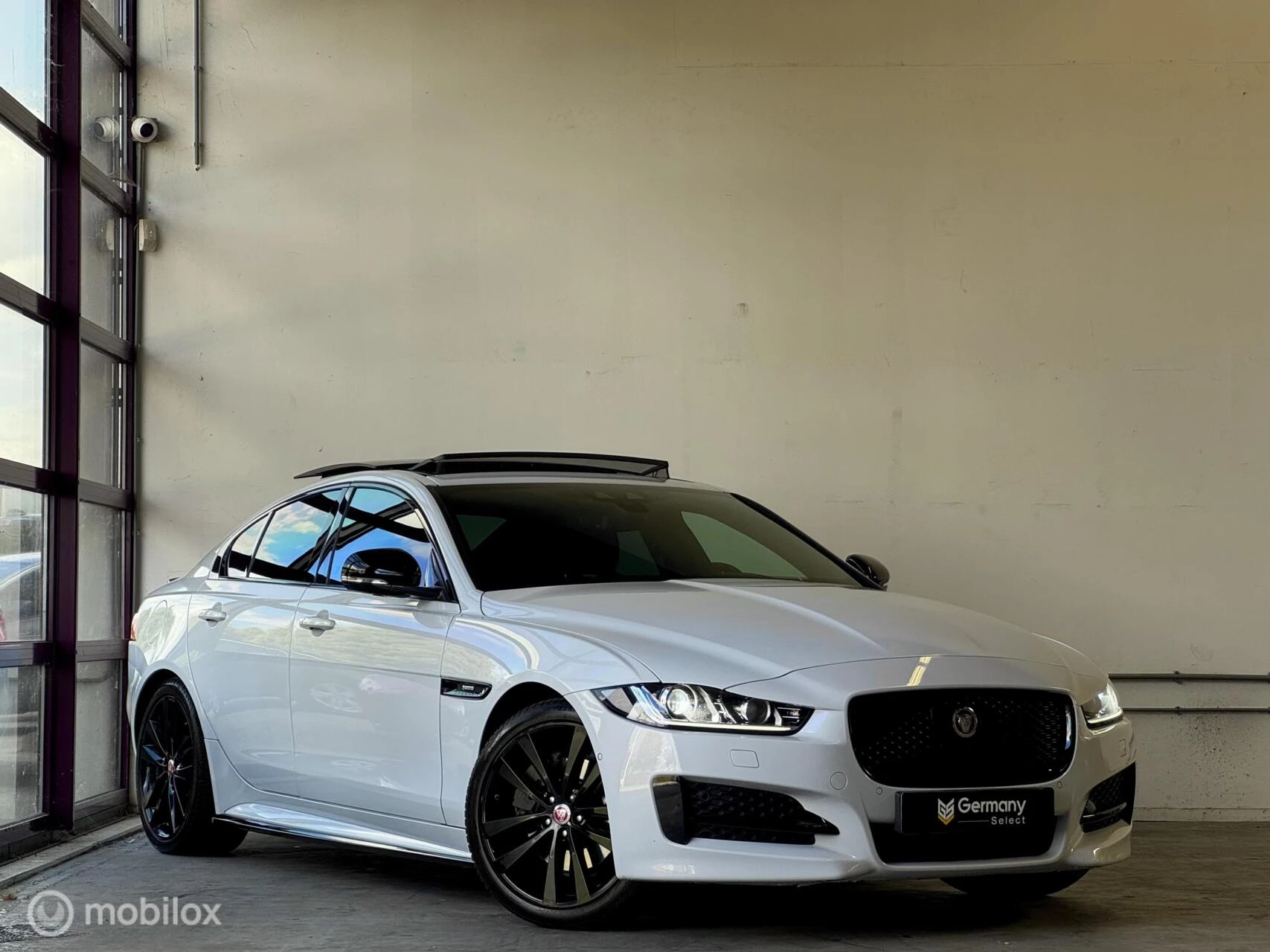 Hoofdafbeelding Jaguar XE