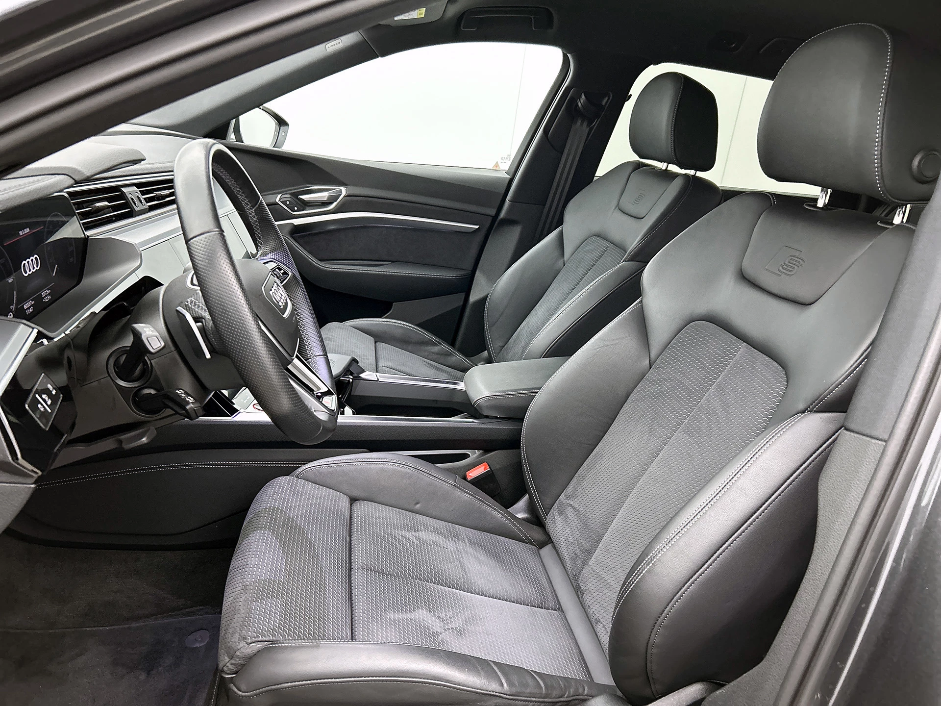 Hoofdafbeelding Audi e-tron