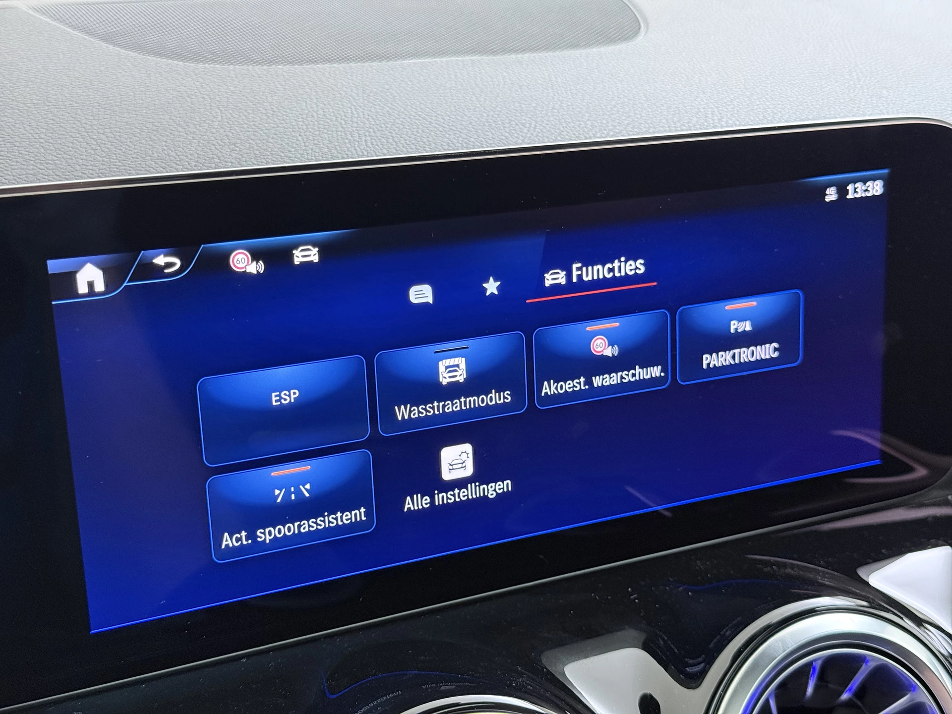 Hoofdafbeelding Mercedes-Benz EQA