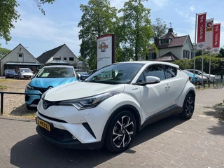 Toyota C-HR 1.8 HYBRID EXECUTIVE / NAVI / CAMERA / TREKHAAK AFN. / STOEL+STUUR VERW. / 18'' LM-VELGEN