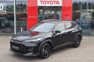 Toyota Corolla Cross HYBRID 180 GR-SPORT NIEUW! PANODAK JBL-AUDIO APPLE/ANDROID BLIND SPOT STOEL/STUURVERWARMING PARK-SENSOREN NAVI CAMERA 19'' LM-VELGEN CLIMA KEYLESS