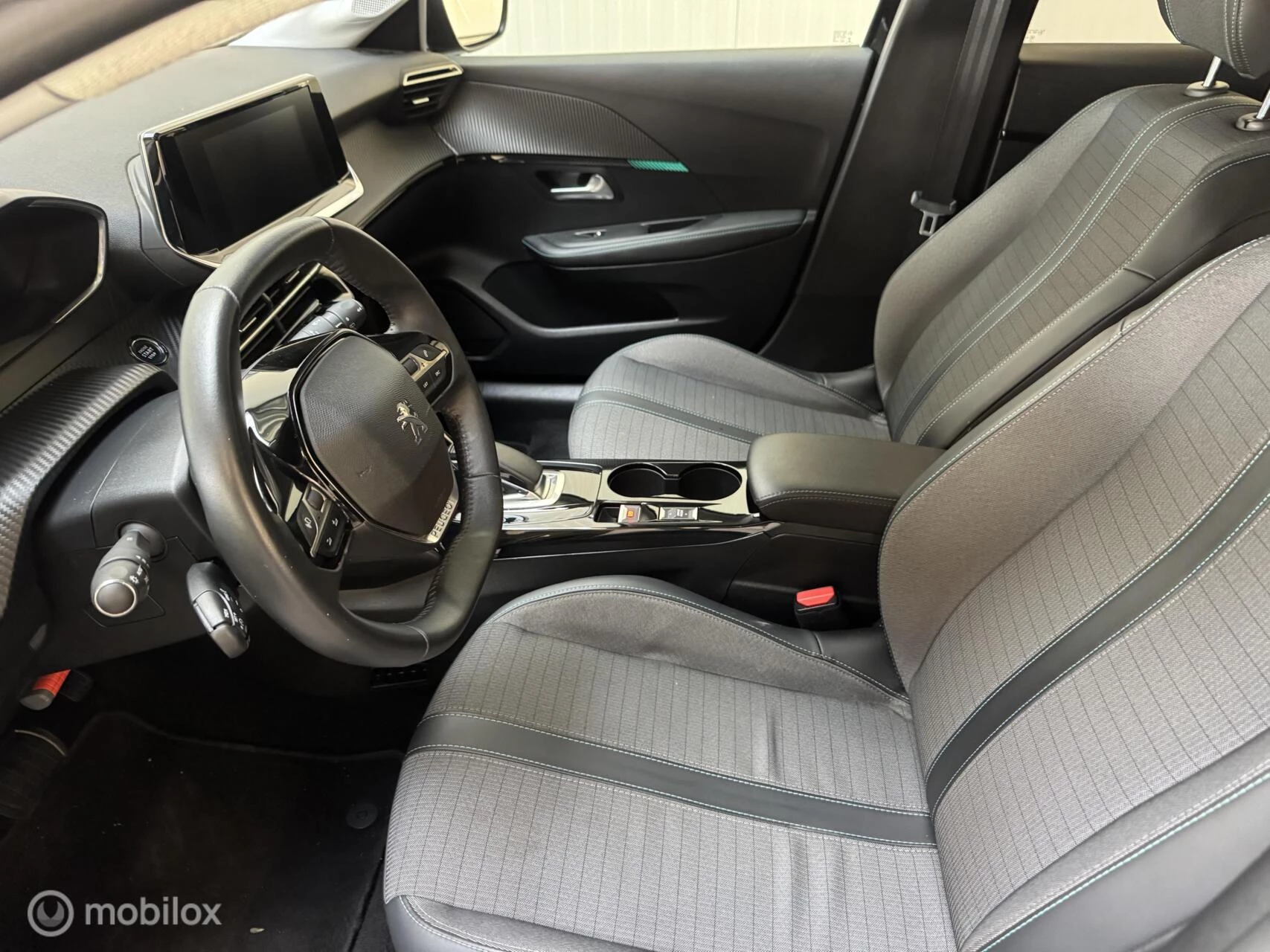 Hoofdafbeelding Peugeot e-208