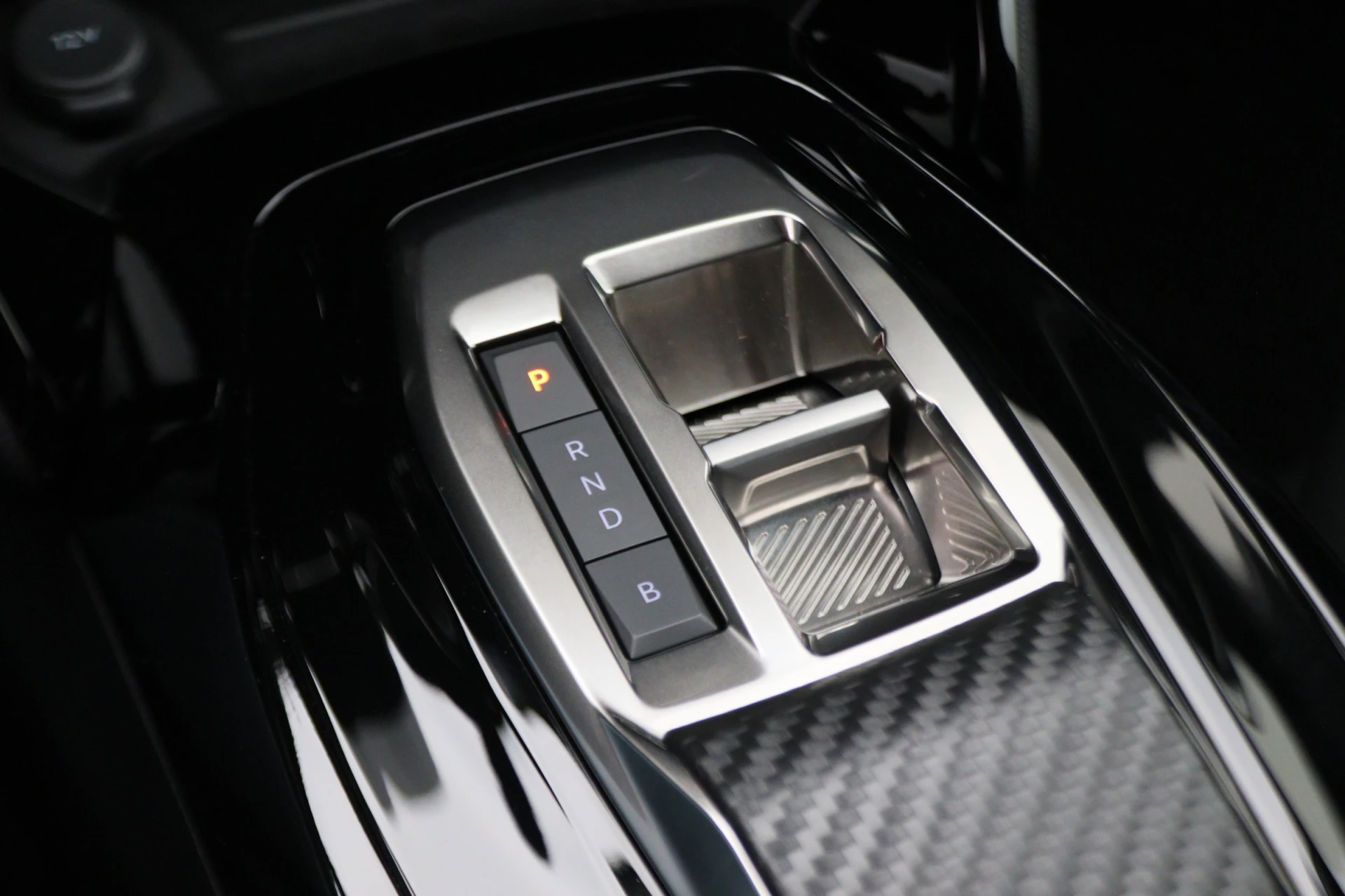 Hoofdafbeelding Peugeot e-2008