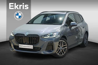 Hoofdafbeelding BMW 2 Serie BMW 2 Serie Active Tourer 225e xDrive M Sportpakket Panoramadak / Harman Kardon / Comfort Acces / Elektrisch verstelbare stoelen