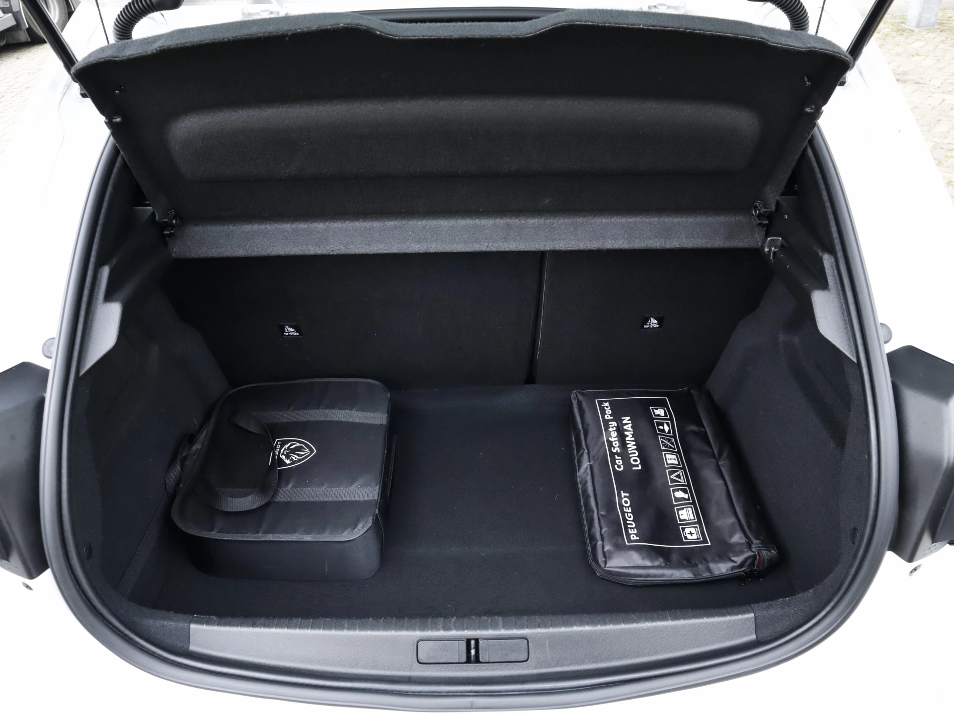 Hoofdafbeelding Peugeot e-208