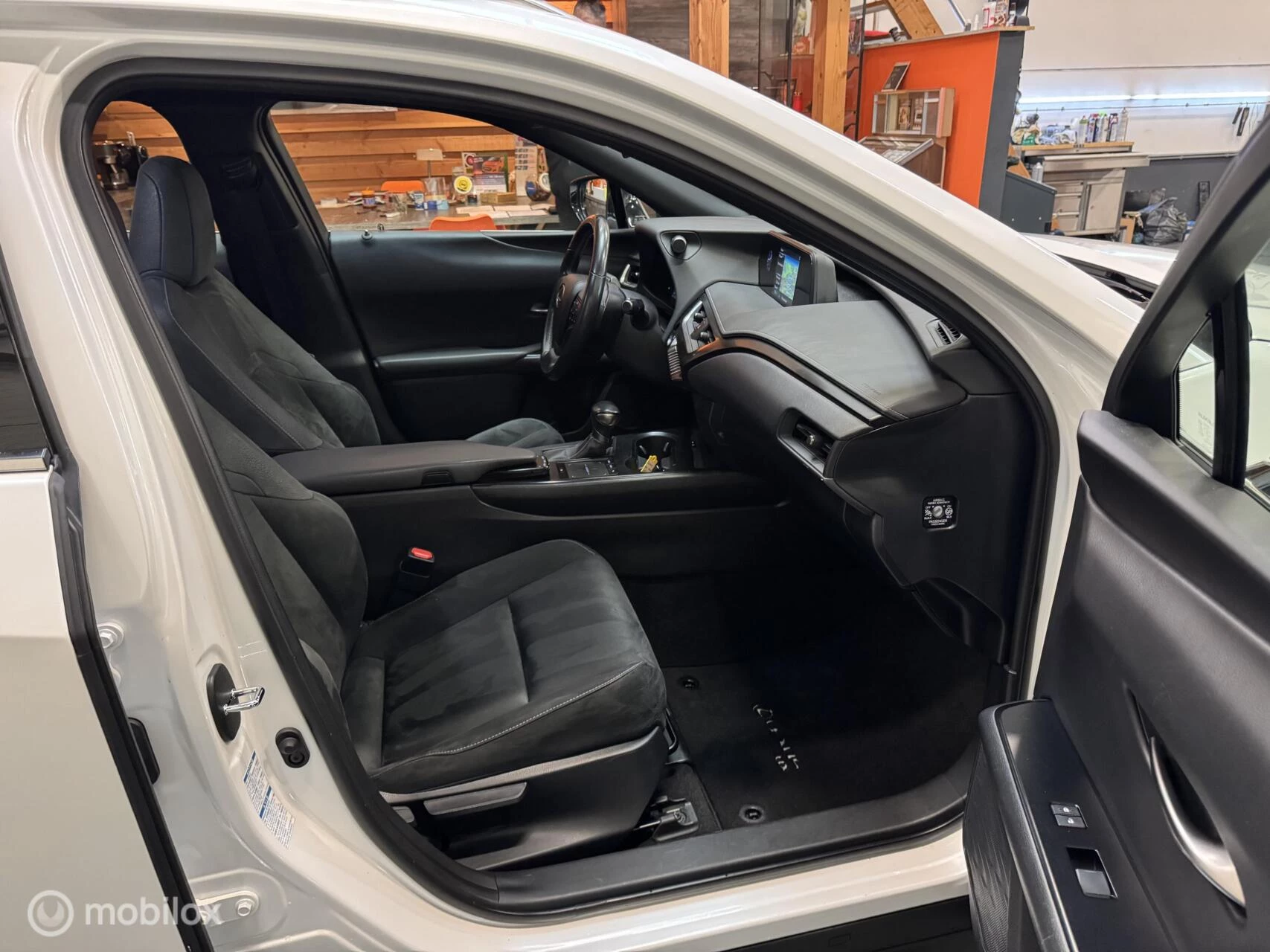 Hoofdafbeelding Lexus UX
