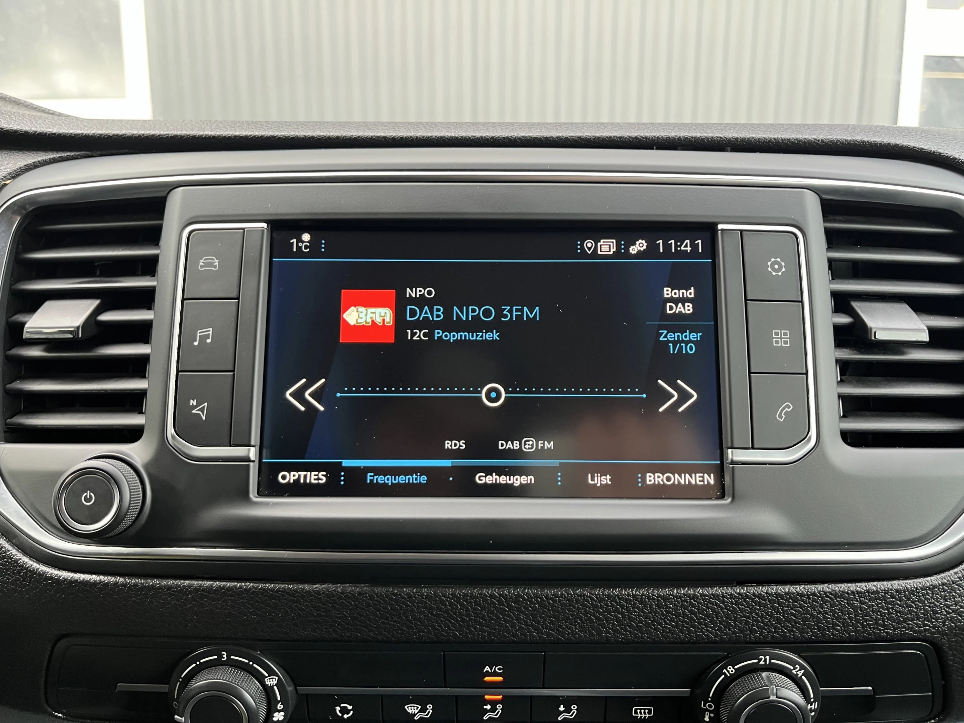 Hoofdafbeelding Peugeot Traveller