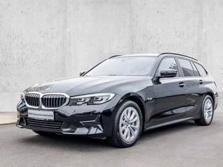 Hoofdafbeelding BMW 3 Serie BMW 3 Serie Touring 330e (215kW / 292pk) ** LED, HALF LEDER, TREKH, SHADOW-LINE, PRIVACY, HiFi ** 1e EIG - UNFALLFREI ** ** INFORMEER OOK NAAR ONZE AANTREKKELIJKE FINANCIAL-LEASE TARIEVEN **