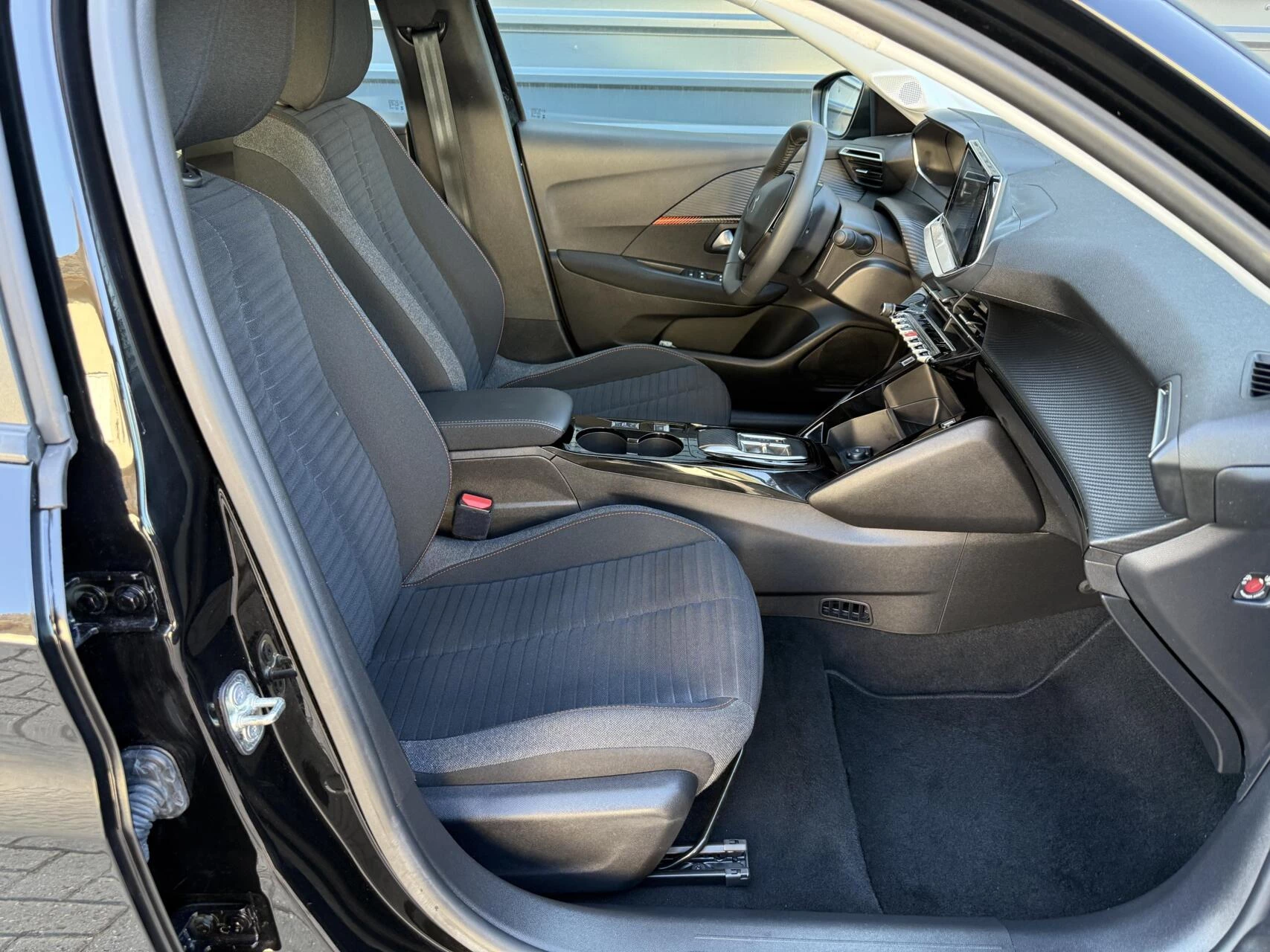 Hoofdafbeelding Peugeot e-208