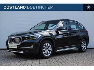 Hoofdafbeelding BMW X1 BMW X1 sDrive18i High Executive xLine Automaat / Panoramadak / Trekhaak / Achteruitrijcamera / Sportstoelen / Head-Up / LED / Park Assistant / Adaptief onderstel