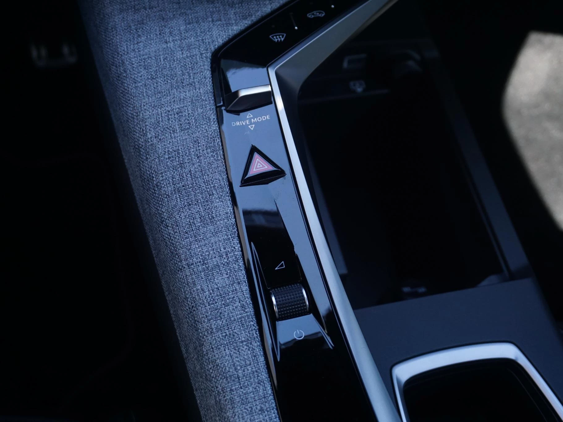 Hoofdafbeelding Peugeot e-5008