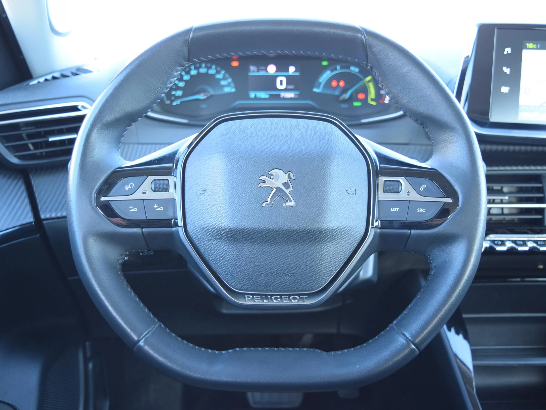 Hoofdafbeelding Peugeot e-2008