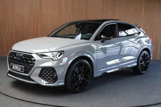 Hoofdafbeelding Audi RSQ3 Audi RSQ3 Sportback TFSI RS 360° Panorama ACC Sonos Memory Leer Nardo Grey Navi Sonos Climate voor en achter PDC 21" LM velgen Fabrieksgarantie t/m 2029!