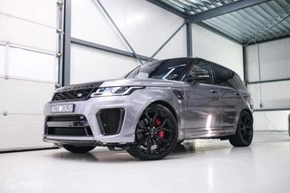Hoofdafbeelding Land Rover Range Rover Sport Range Rover Sport P575 SVR Carbon Edition | Full carbon pack | Stoelkoeling | HUD | Schaalstoelen | Alcantara | Meridian | Rijklaarprijs |