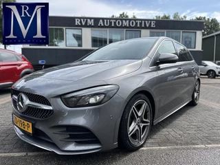 Mercedes-Benz B-klasse 180 Business Solution AMG ORIGINEEL NL AUTO MET NAP | ELEKTRISCHE ACHTERKLEP | STOELVERWARMING | TREKHAAK | CAMERA | UNIEKE KM-STAND | RIJKLAAR GELEVERD MET 12 MND BOVAG GARANTIE TIE