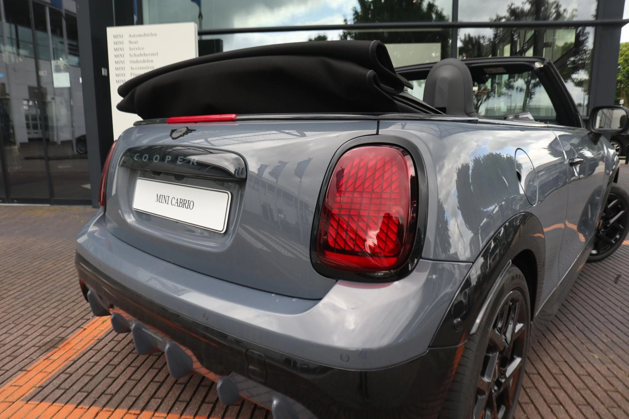 Hoofdafbeelding MINI Cabrio