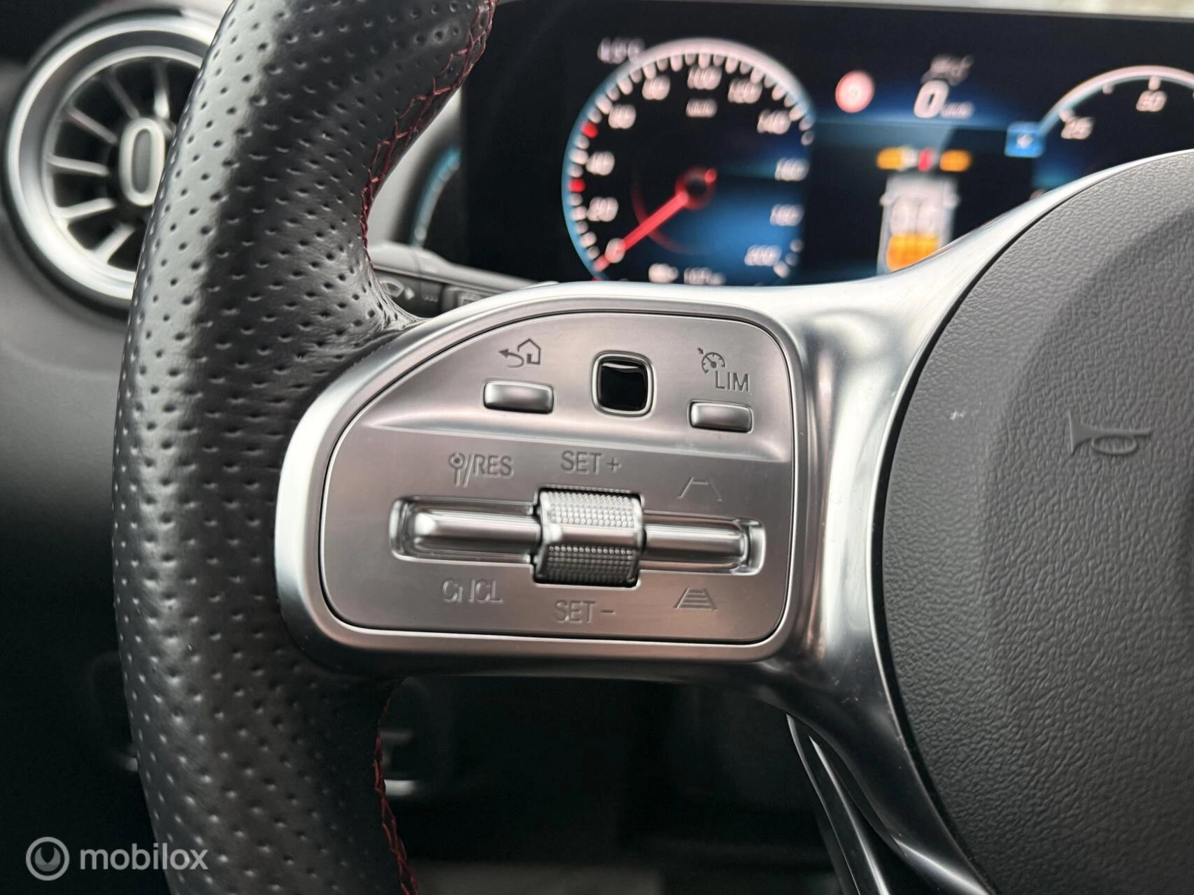 Hoofdafbeelding Mercedes-Benz EQB