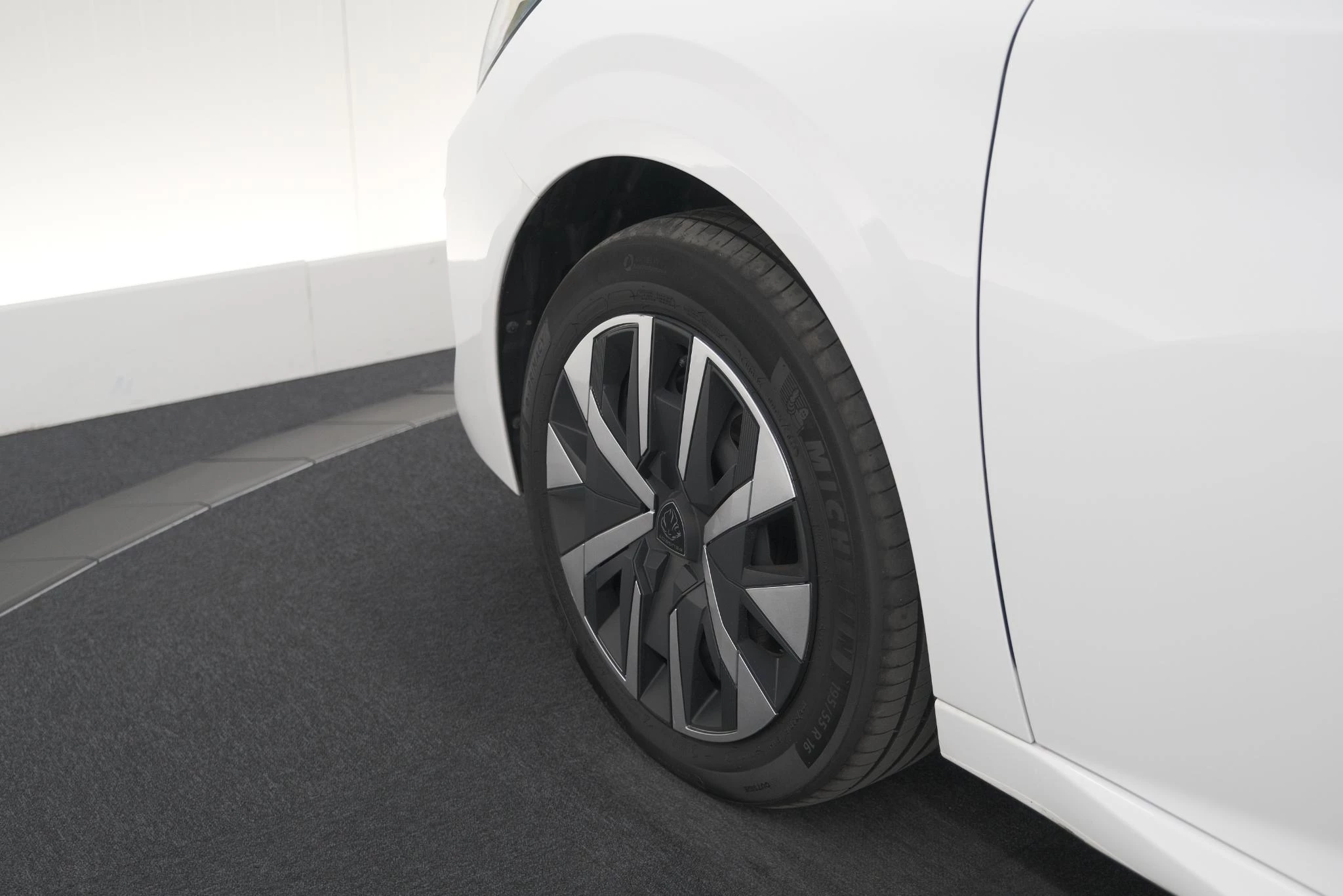 Hoofdafbeelding Peugeot e-208