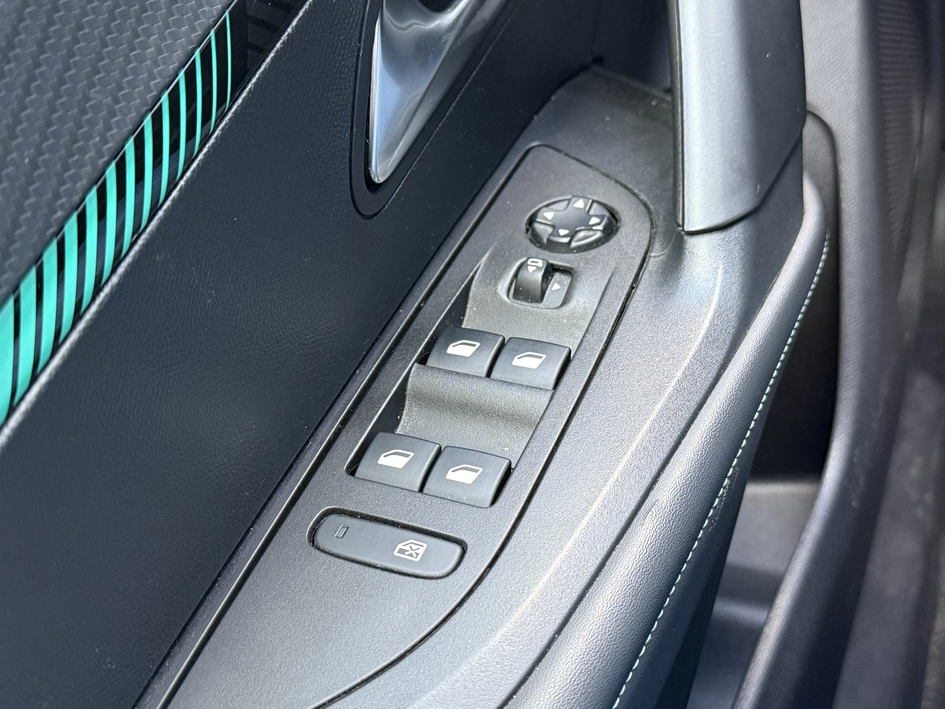 Hoofdafbeelding Peugeot e-2008