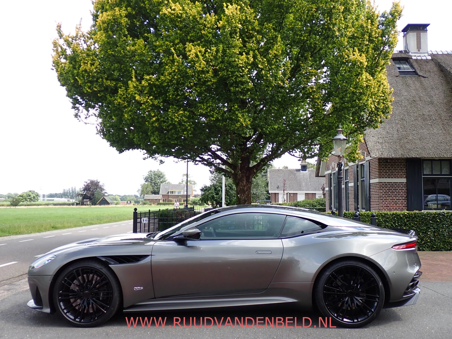 Hoofdafbeelding Aston Martin DBS