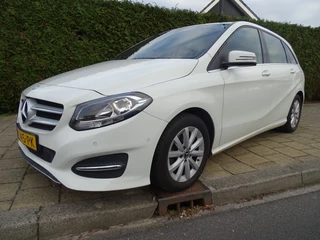 Hoofdafbeelding Mercedes-Benz B-Klasse Mercedes-Benz B-Klasse 180 AMBITION-Automaat-Blth-Clima-Navigatie-Pdc