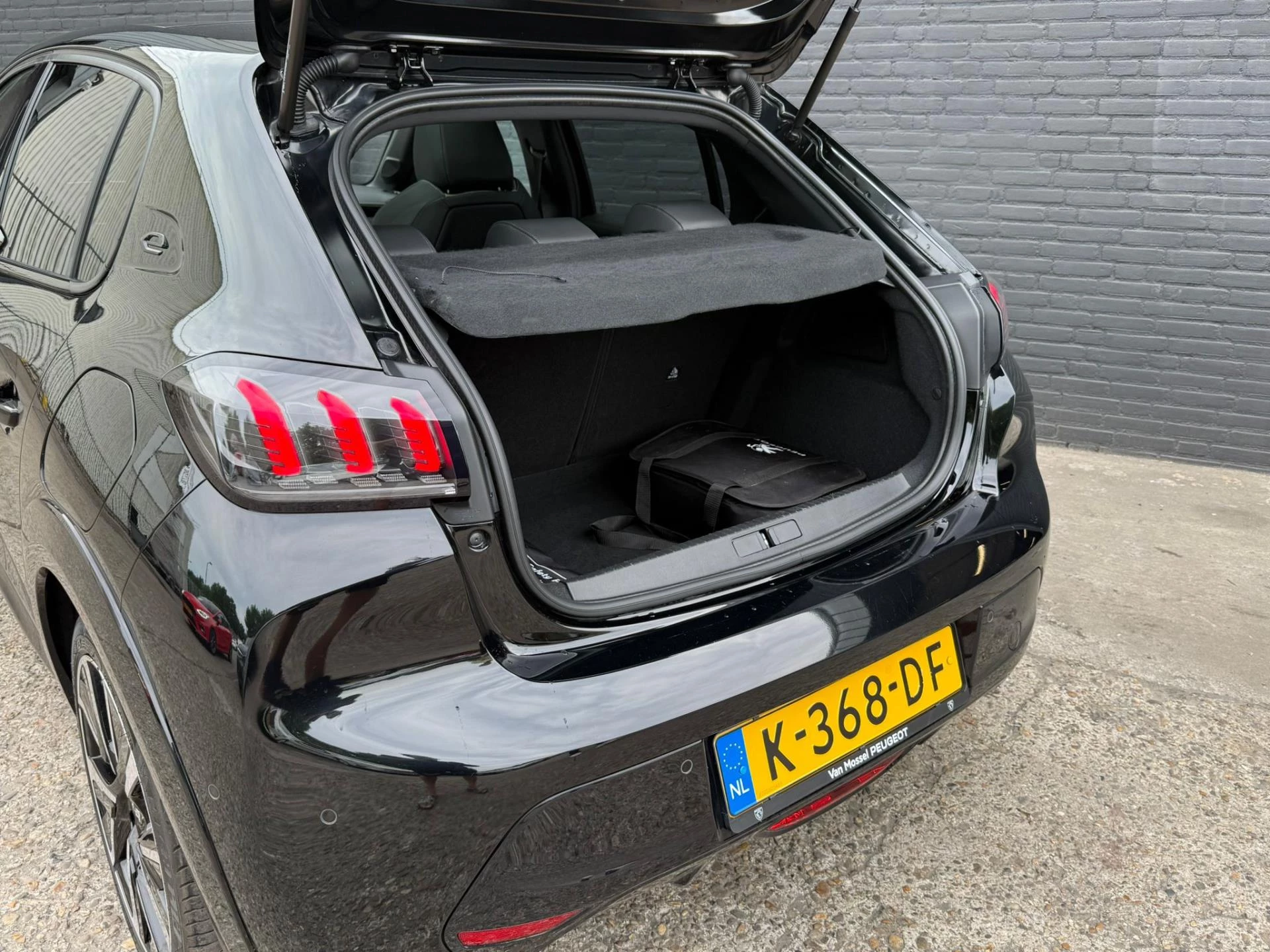 Hoofdafbeelding Peugeot e-208
