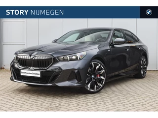 Hoofdafbeelding BMW 5 Serie BMW 5 Serie 550e xDrive M Sport Automaat / Trekhaak / Bowers & Wilkins / Adaptief onderstel professional / Parking Assistant Professional / Stoelventilatie / Comfort Access