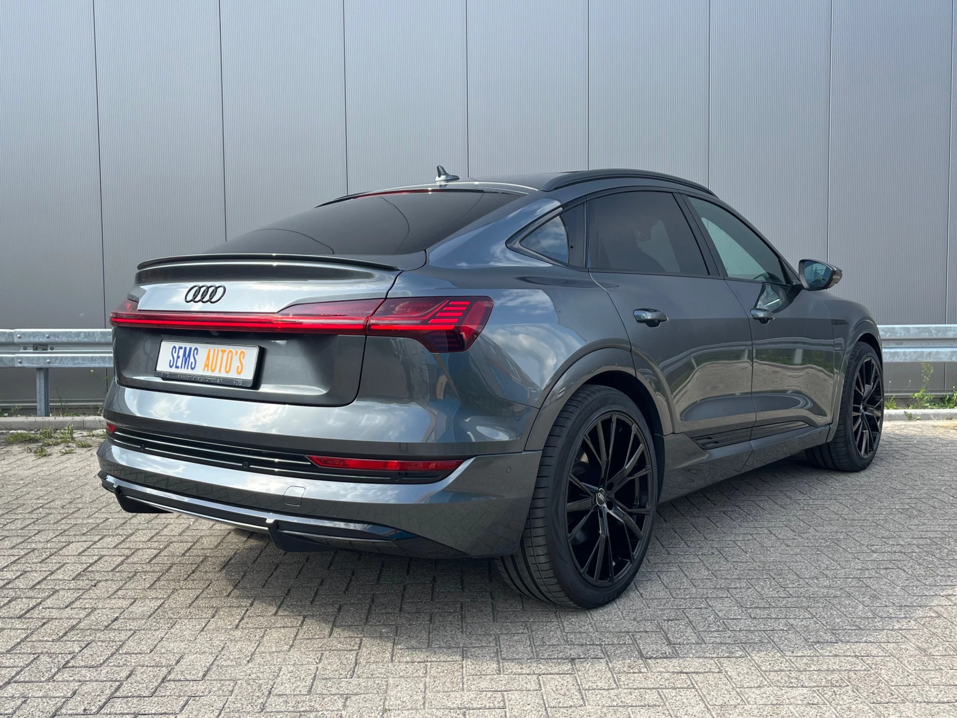 Hoofdafbeelding Audi e-tron