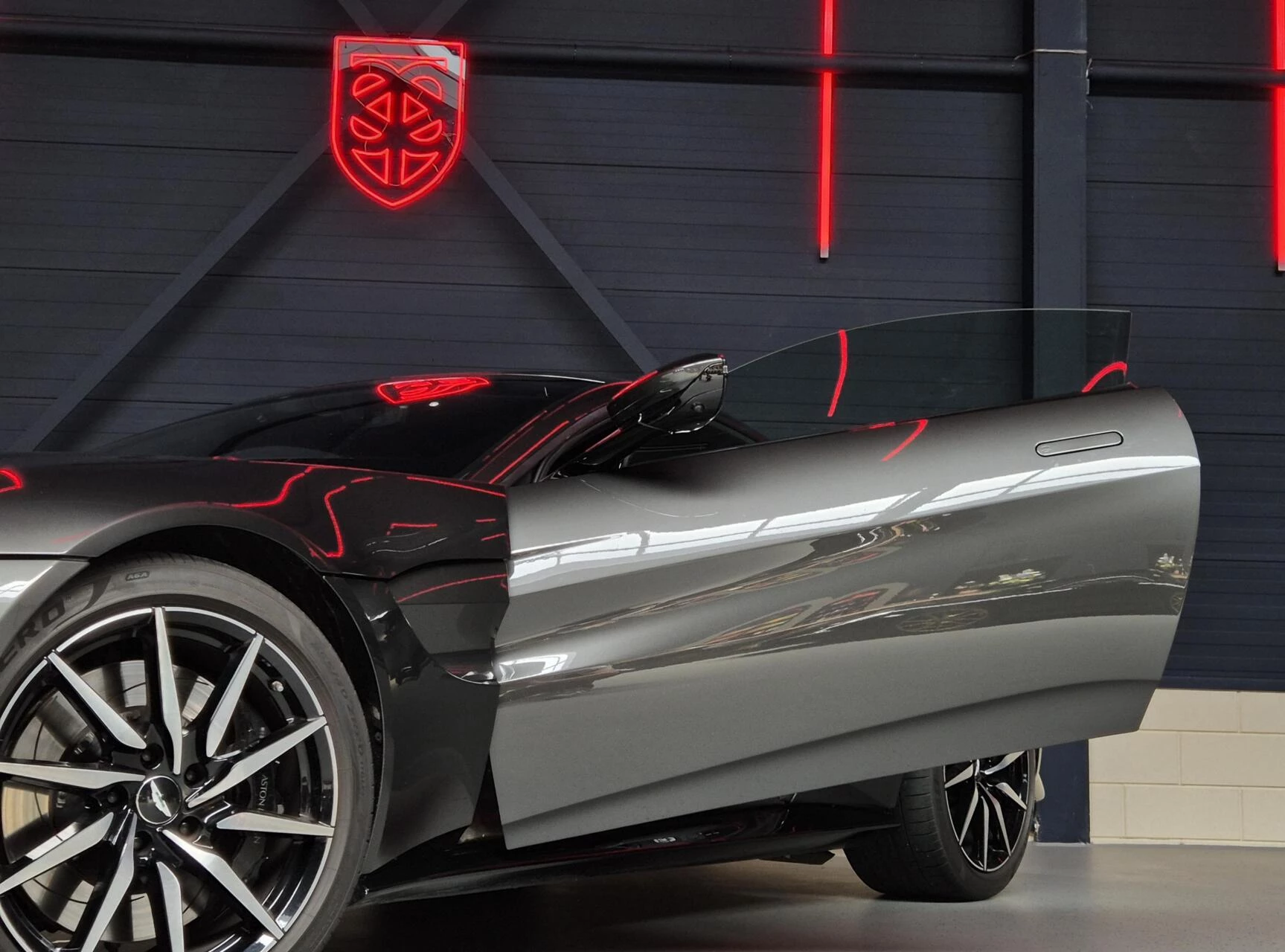 Hoofdafbeelding Aston Martin V8 Vantage