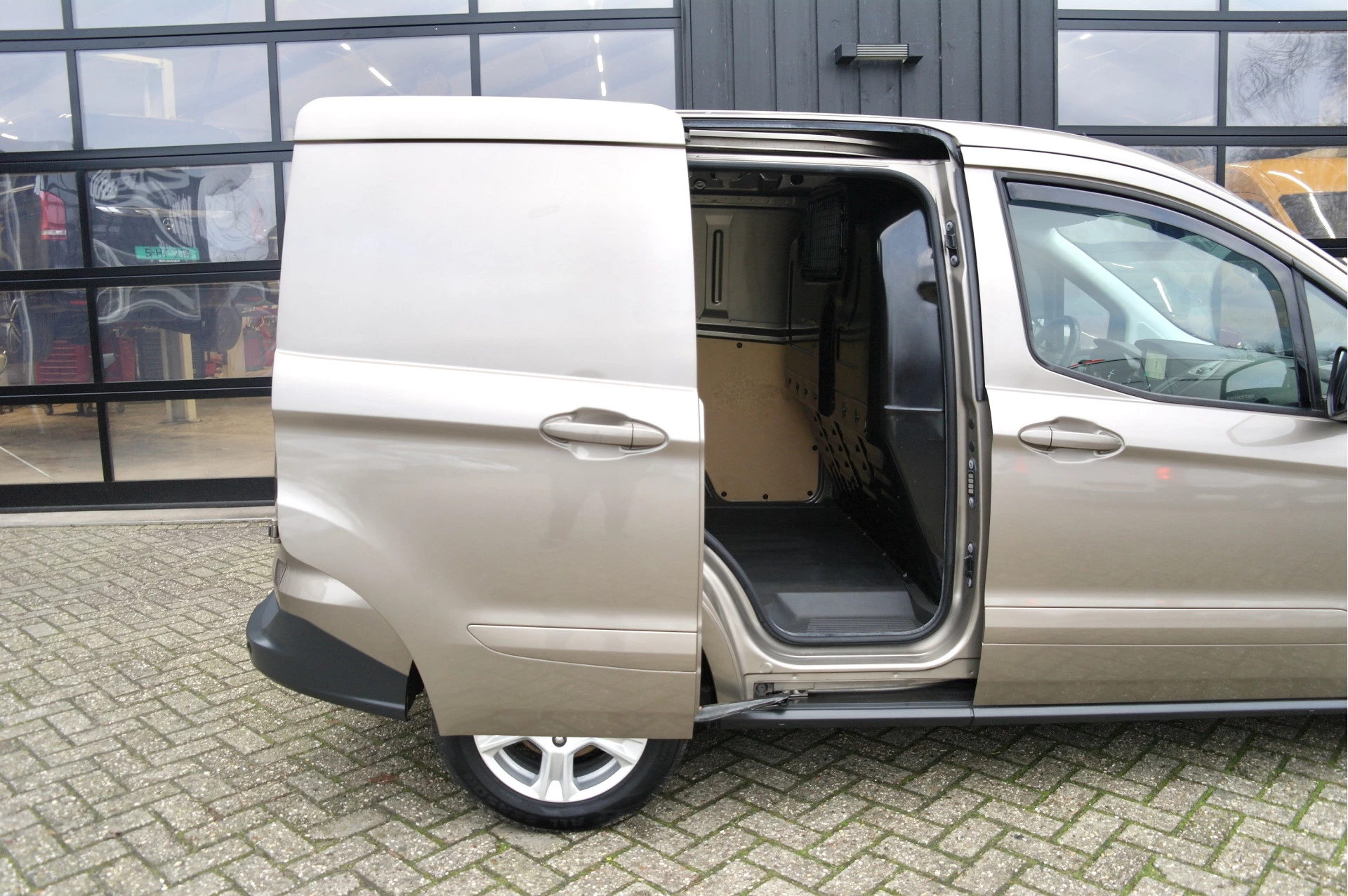 Hoofdafbeelding Ford Transit Courier