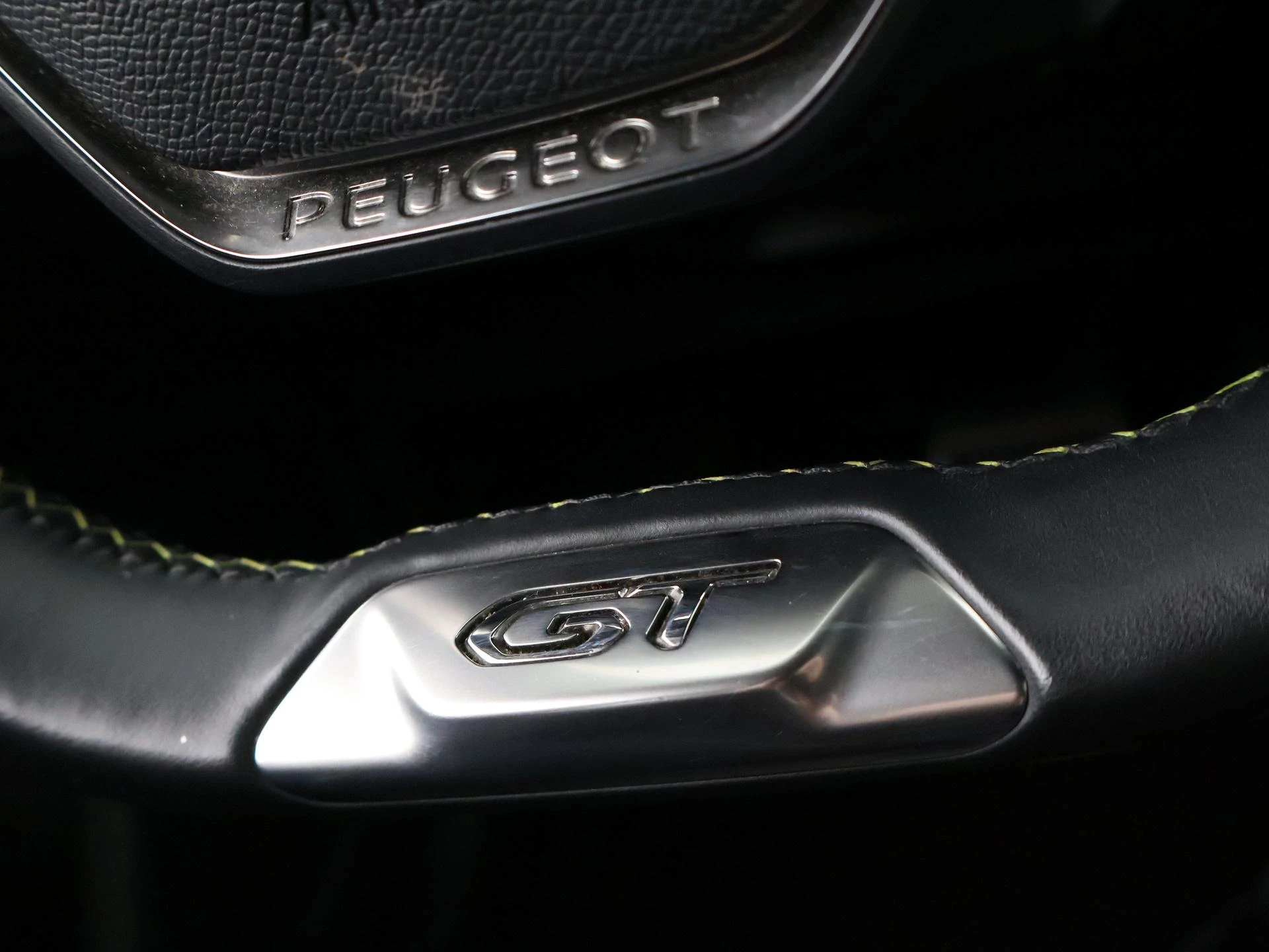 Hoofdafbeelding Peugeot e-2008