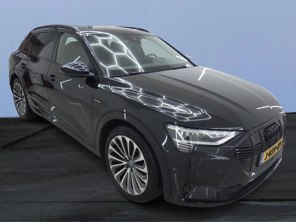 Hoofdafbeelding Audi e-tron